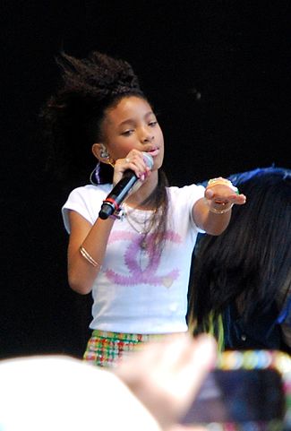 325px-Willow_performing_at_the_White_House_Easter_Egg_Roll_in_2011
