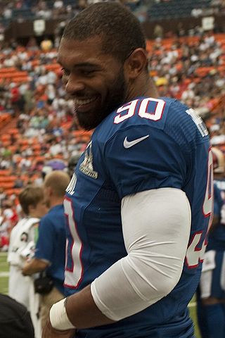 320px-Julius_Peppers_(cropped)-2