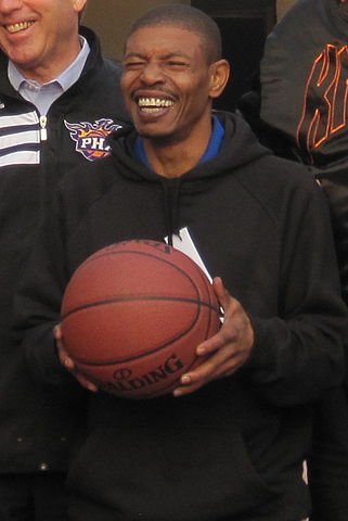 321px-Muggsy_Bogues_(cropped)
