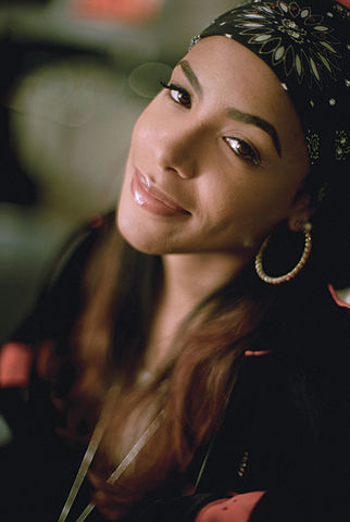 322px-Aaliyah-02-2