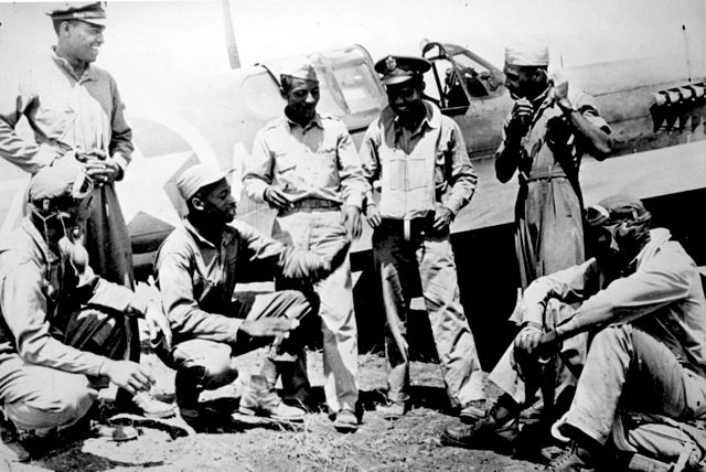 640px-Tuskegee_airmen_(archive_photo)