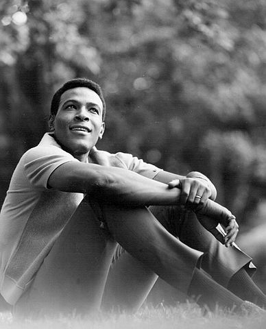 388px-Marvin_Gaye_1966-2